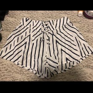 Super cute NEW billabong shorts